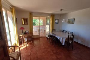 Family villa in wooded estate near the sea