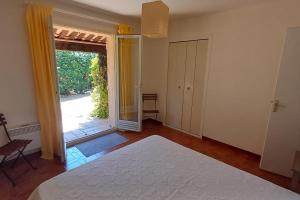 Family villa in wooded estate near the sea