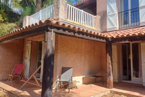 Family villa in wooded estate near the sea