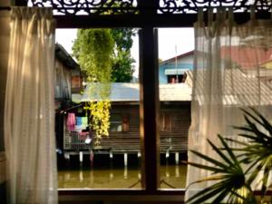 Canal House Bangkok - Whole house on Mon canal
