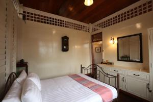 Canal House Bangkok - Whole house on Mon canal