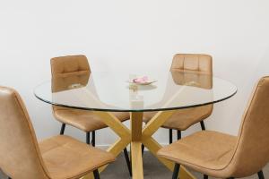 Luxury 1BR Apt with Lake Views in Belconnen - Hosted by Canstay