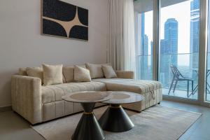 Elegant Downtown Escape 1BR w Balcony, Pool & Gym