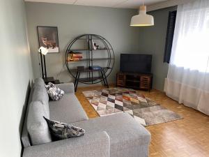 Peaceful Flat Near Nature & City, bus connections to the center & SCV!