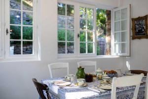 Villas LUXURY 5BR VILLA POOL TENNIS SAUNA NEAR ST-TROPEZ : photos des chambres