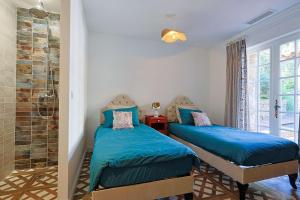 Villas LUXURY 5BR VILLA POOL TENNIS SAUNA NEAR ST-TROPEZ : photos des chambres