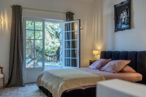 Villas LUXURY 5BR VILLA POOL TENNIS SAUNA NEAR ST-TROPEZ : photos des chambres