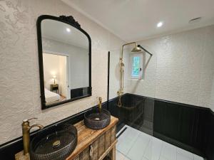 Villas LUXURY 5BR VILLA POOL TENNIS SAUNA NEAR ST-TROPEZ : photos des chambres