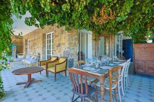 Villas LUXURY 5BR VILLA POOL TENNIS SAUNA NEAR ST-TROPEZ : photos des chambres