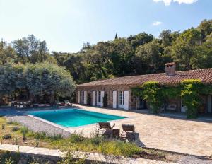 Villas LUXURY 5BR VILLA POOL TENNIS SAUNA NEAR ST-TROPEZ : Appartement