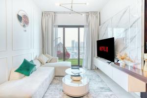 PVH - Exquisite 1BR With Canal View - Binghatti Canal, Business Bay