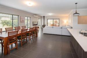 Tranquil Times-Pizza Oven, Fireplace, near the golf course
