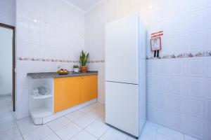 Apartment Lagos above Coffee and Waves