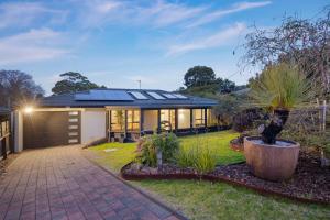 The Pool House - Heated Indoor Pool & BBQ Area