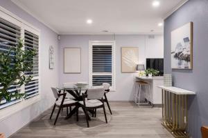 The Pool House - Heated Indoor Pool & BBQ Area