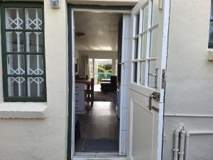 Whales Drift Beach Apartment