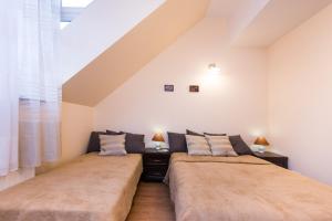 Vanilla 1, 2bdr 2bth 5min to Main Square