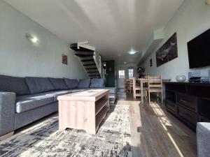 Whales Drift Beach Apartment