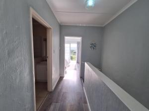 Whales Drift Beach Apartment