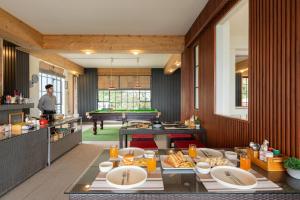 Pristine Pines by VEO, StayVista - 8BHK Mountain-View Villa with Table Tennis