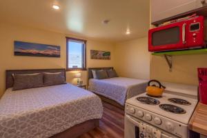 Cute Tiny Cabin near Yellowstone National Park for an Unforgettable Getaway in Emigrant, Montana