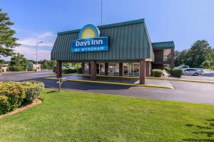 Days Inn by Wyndham Seneca-Clemson