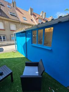 Sauna commun et Chambre privée à 50 m de la plage- Parking privé, salle de bain et cuisine commune