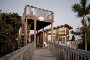 Incredible Unique Beach House with Stunning Sea Views for an Unforgettable Coastal Escape in Avon, North Carolina