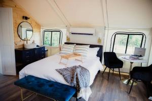 Amazing Luxurious Safari Tent with Sauna and Bath in Kentucky