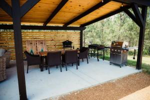 Deluxe Safari Tent with Indoor Jacuzzi in Kentucky