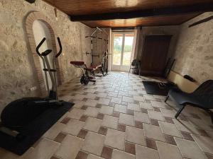 Maisons de vacances At Stephanie and Damien-s, Charming stone and pool : photos des chambres