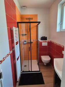Appartements Logement L-Olivier TREVOUX climatise : photos des chambres