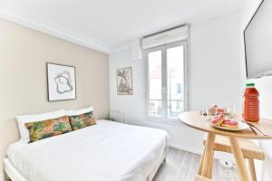 Petit studio moderne à Asnières -III