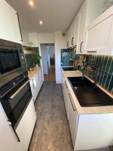 T4 cosy et moderne au cœur dAnglet, plages à 5 min, parking sécurisé & fibre