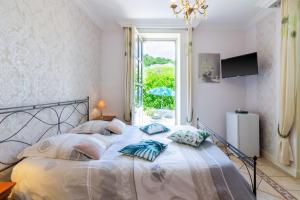 B&B / Chambres d'hotes Chambre D-hotes Vignols : photos des chambres
