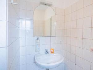 Monteurwohnung-fuer-8-Personen-in-Guelzow-WLAN-Aufenthaltsraum-Parkplatz-Naehe-Hamburg-RZ02a