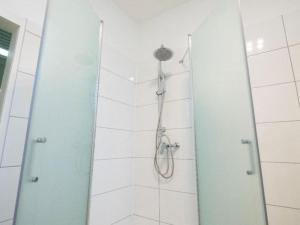 Monteurwohnung-fuer-8-Personen-in-Guelzow-WLAN-Aufenthaltsraum-Parkplatz-Naehe-Hamburg-RZ02a