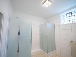 Monteurwohnung-fuer-8-Personen-in-Guelzow-WLAN-Aufenthaltsraum-Parkplatz-Naehe-Hamburg-RZ02a