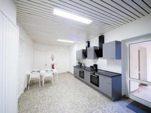 Monteurwohnung-in-Guelzow-fuer-bis-zu-7-Personen-mit-WLAN-Parkplatz-Gemeinschaftskueche-GWHE1301