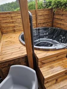 Miętowy domek z balią jacuzzi