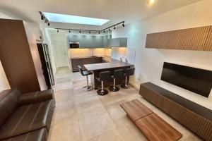 4 Bedroom house with En-suite - contractors welcome - FREE parking and WI-FI - Ubytování bez kategorie ve městě Huddersfield