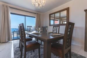 Blue Outlook Retreat by Atlantic Holiday