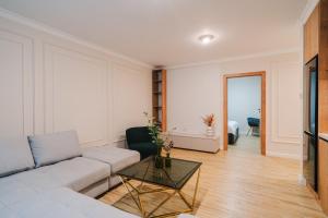 Chic Modern Apt - Netflix & Work-Friendly