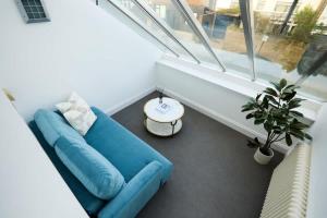 The Hampstead Getaway - Charming 5BDR Home with Conservatory