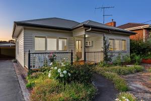 The Beach Cottage in Rye - 1 min from beach