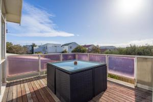 Coastal Beach Home - 50m to Beach - Pet Friendly