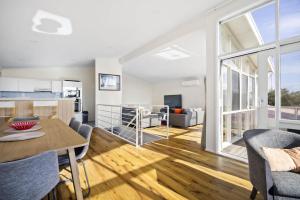 Coastal Beach Home - 50m to Beach - Pet Friendly