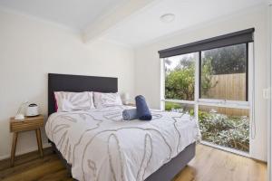 Coastal Beach Home - 50m to Beach - Pet Friendly