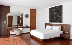 The Ocean Friends 2BR Villa Pool, Workspace & Jacuzzi in Perenenan