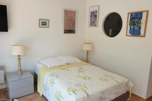 Pretty T1 with garden by the sea